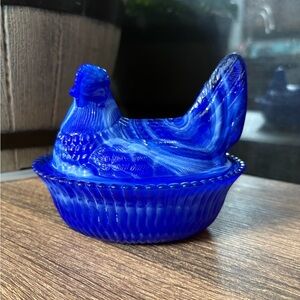 Boyd 5” hen on nest cobalt slag